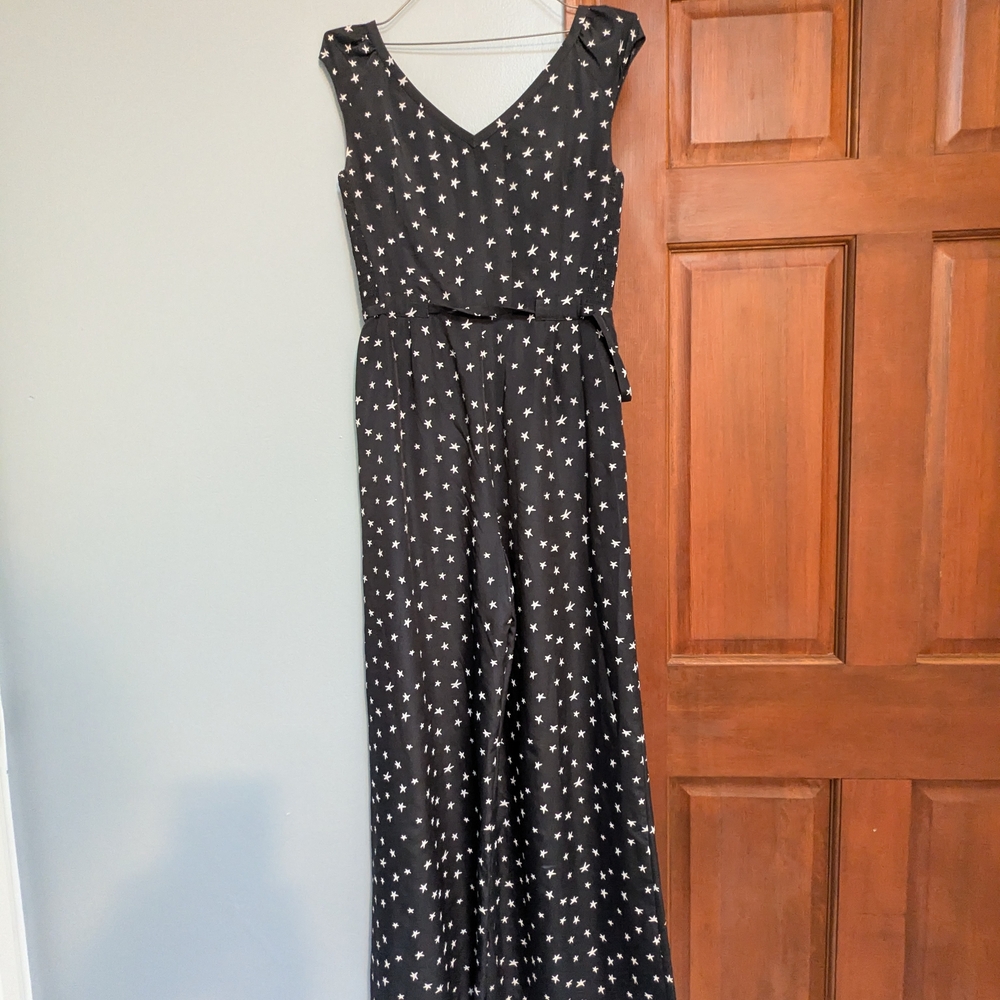 Sleeveless Black Star Print Jumpsuit with Tie Waist